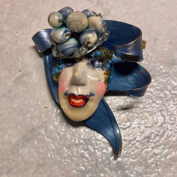 VINTAGE A Painted Lady LTD brooch - Picture 1 of 2